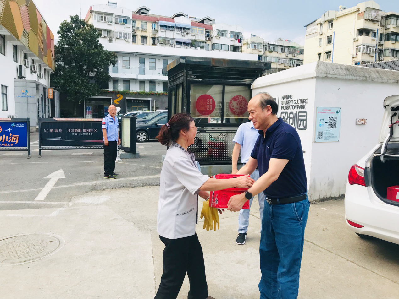 高溫慰問(wèn)到一線 清涼關(guān)愛(ài)沁人心